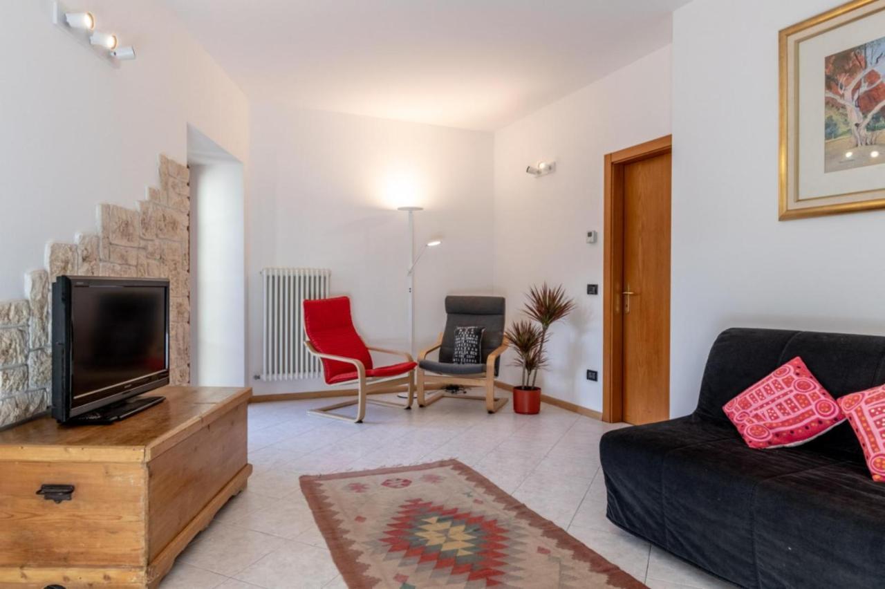 Casa Al Castello, Calliano Ospitar Zewnętrze zdjęcie